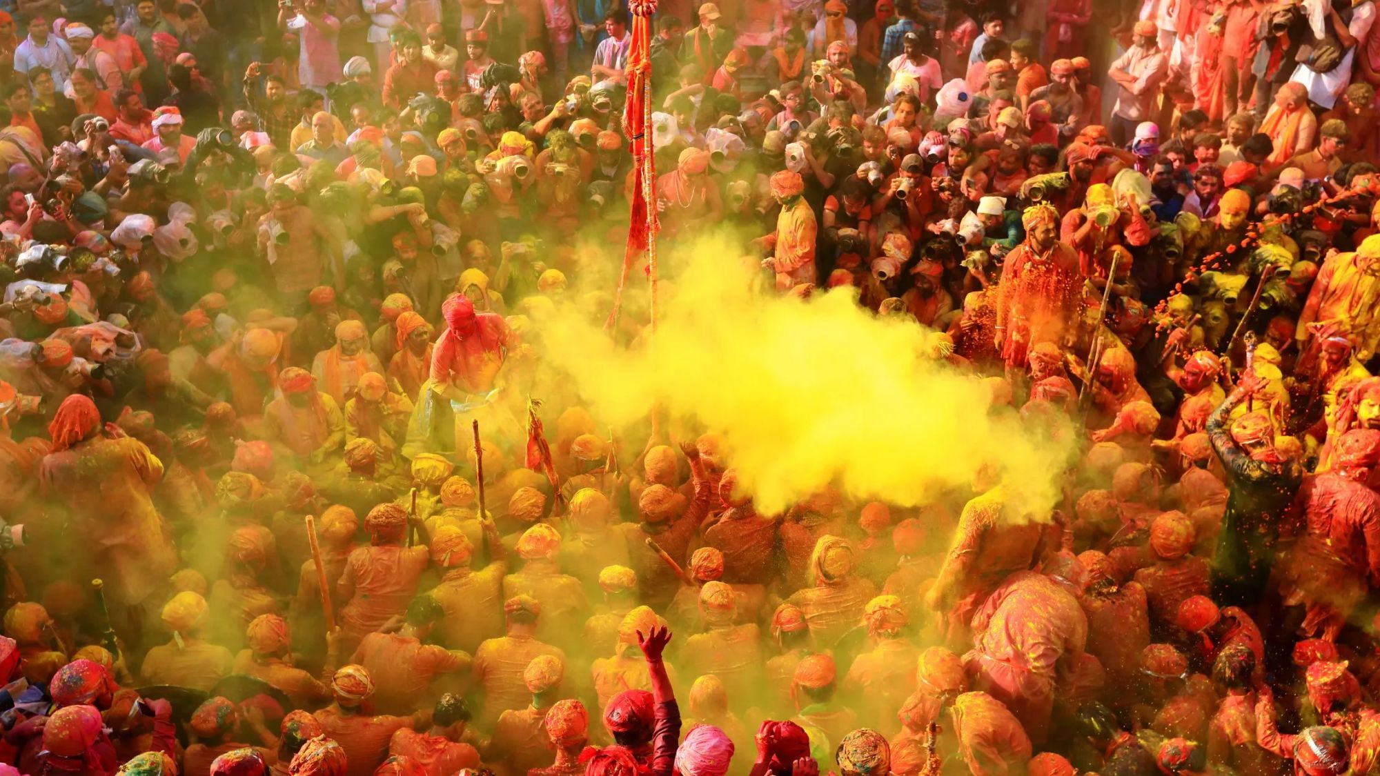 holi celebration in vrindavan 2025